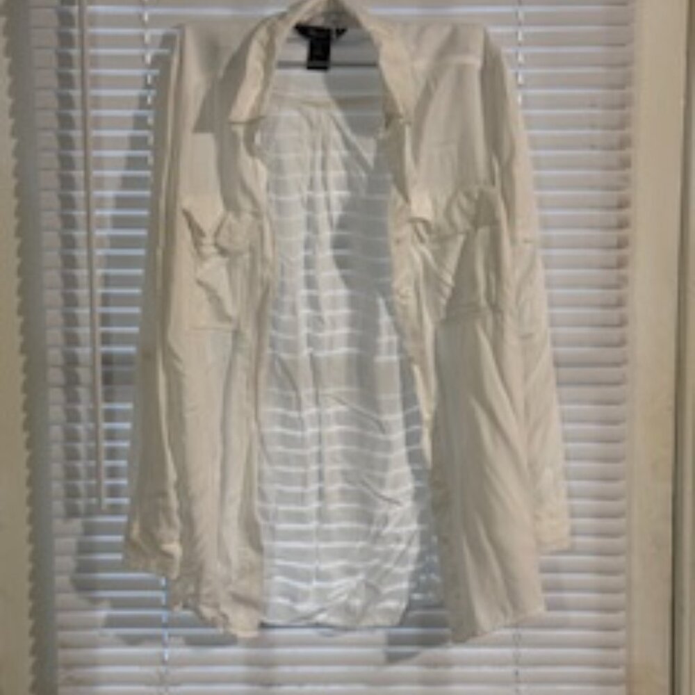 Elegant White Vera Wang Blouse –Size XS - Picture 2 of 4